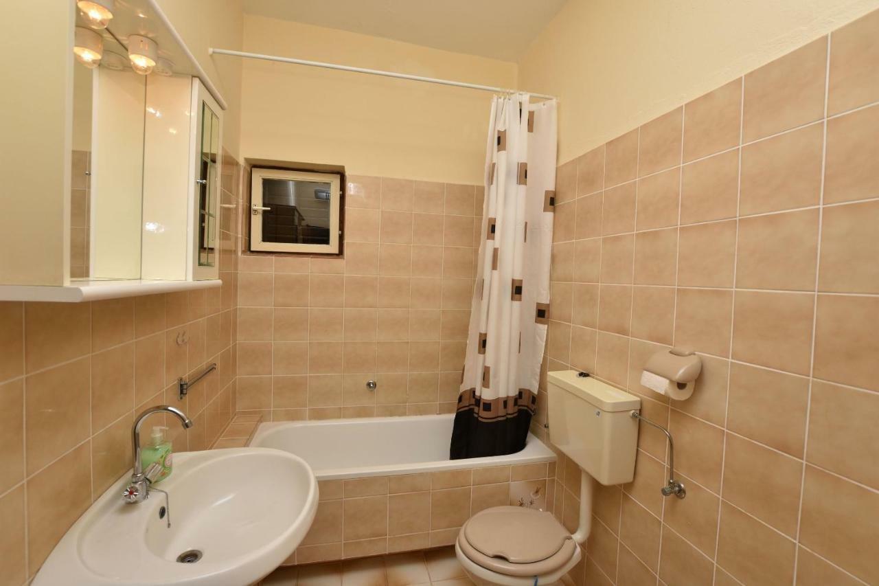 פרימוסטן Apartments And Room Kiko מראה חיצוני תמונה