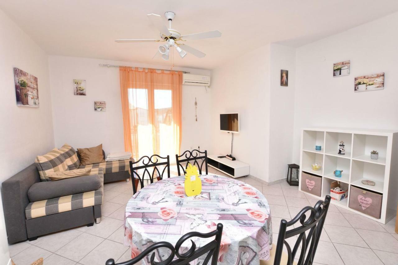 פרימוסטן Apartments And Room Kiko מראה חיצוני תמונה