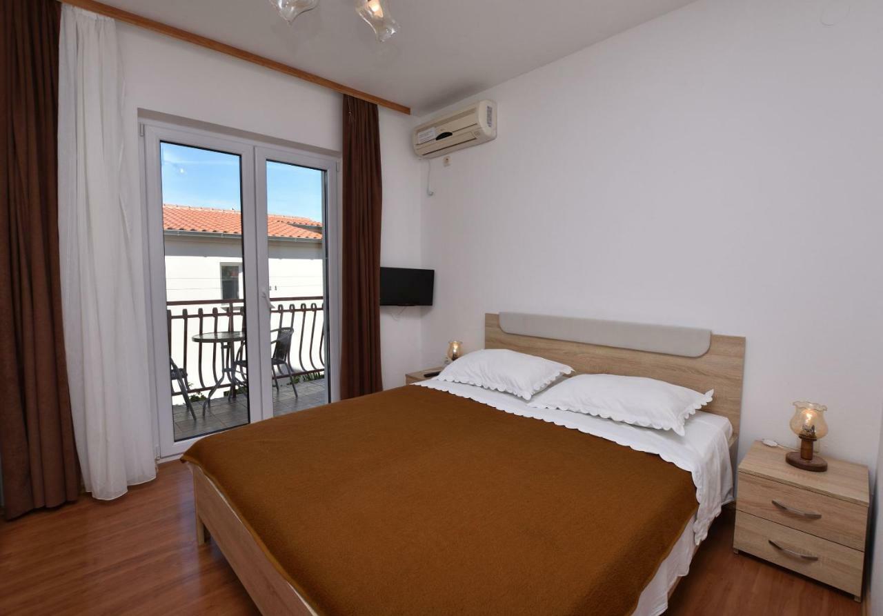 פרימוסטן Apartments And Room Kiko מראה חיצוני תמונה
